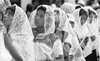 Pobladores de San Andrés Sakamch’en de los Pobres durante una celebración religiosa
