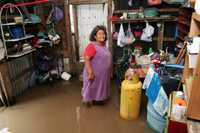 Colonia Las Amapolas Dos de Veracruz. Más de 50 familias afectadas por inundaciones aseguran que ninguna autoridad les ha ofrecido ayuda