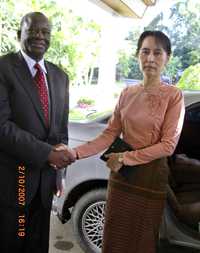 Ibrahim Gambari, el enviado de la ONU a Myanmar, se entrevistó ayer con la líder democrática Aung San Suu Kyi, en Rangón