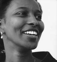 Ayaan Hirsi Ali, en imagen que ilustra la portada de su autobiografía