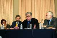 Margo Glantz, Juan Ramón de la Fuente, José Emilio Pacheco e Ignacio Solares, ayer, durante la develación de la placa en la sala de la Casa del Lago que lleva el nombre del autor de Las batallas en el desierto