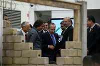 El presidente Felipe Calderón, durante su recorrido inaugural por la 19 Exposición Internacional de la Construcción y la Habitación, en el Centro Banamex