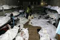 La morgue de la ciudad de Karachi se vio rebasada ante el elevado número de víctimas