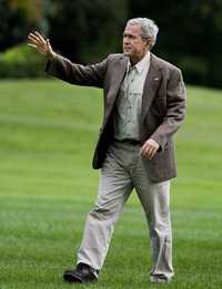 George Bush a su regreso a la Casa Blanca, ayer, procedente de Saint Michaels, Maryland