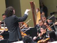 El alumno y el maestro: Gustavo Dudamel, anteayer, en Monterrey, y José Antonio Abreu, en Berlín 