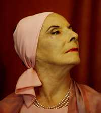 La prima ballerina assoluta de Cuba, Alicia Alonso, en imagen del pasado viernes, durante una conferencia de prensa en La Habana, en la cual pidió a intelectuales y artistas de Estados Unidos exigir el retiro del bloqueo económico impuesto desde hace 45 años a la isla y los invitó a enriquecer el intercambio cultural entre ambos pueblos