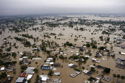 Villahermosa, inundada e incomunicada