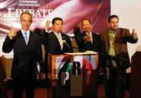 Los candidatos a la gubernatura de Michoacán Salvador López (PAN), Jesús Reyna (PRD), Leonel Godoy (PRD) y Alejandro Méndez (PVEM) durante el debate del 17 de octubre