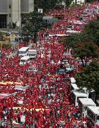 Movilización ayer en Caracas en favor de la campaña por el sí en el referendo para aprobar las reformas constitucionales que incluyen la relección presidencial ilimitada