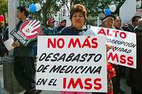 En imagen de archivo, marcha contra las múltiples carencias en el IMSS