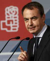 El presidente del gobierno español, José Luis Rodríguez Zapatero, durante un discurso en Montevideo, donde hizo una escala luego de la cumbre en Santiago