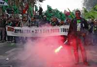 Trabajadores ferroviarios marchan por París contra reformas al régimen especial de retiro