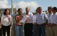 La titular de la Sedeso, Beatriz Zavala, anuncia la entrega de vales por parte del presidente Felipe Calderón. Al acto acudió el gobernador Andrés Granier