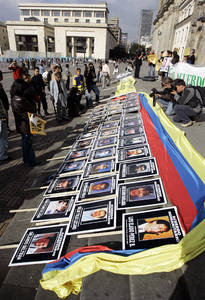 Familiares de secuestrados por las FARC repudian a Uribe Familiares de secuestrados por las FARC repudian a Uribe