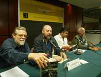 Jorge Alonso, Luis Hernández Navarro, Fabrizio León y Gilberto López y Rivas durante la presentación de Sentido contrario
