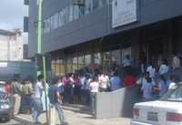 Habitantes de fraccionamientos y condominios de Villahermosa, así como trabajadores y usuarios que se encontraban en oficinas públicas, salieron a la calle asustados por el temblor de 4.5 grados Richter