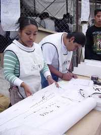 El PAN y el PRD piden al Instituto Electoral del Estado de México acelerar la nueva cartografía para los comicios de 2009. En la foto, recuento de boletas en 2005