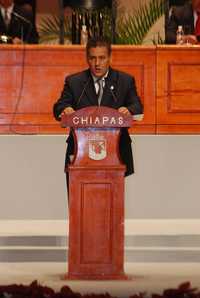 El gobernador Juan José Sabines Guerrero durante la lectura de su mensaje ante el Congreso de Chiapas