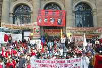 Integrantes del Movimiento Urbano Popular clausuraron ayer las instalaciones de la Asamblea Legislativa del Distrito Federal, en Donceles y Allende, en demanda de vivienda