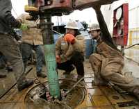 Trabajos en una plataforma petrolera en Utah. El FMI insiste en que México debe permitir la inversión privada en el sector