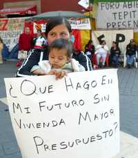 Integrantes del Movimiento Urbano Popular  mantienen el plantón que instalaron desde el martes 4 de diciembre afuera de la sede legislativa de Donceles y Allende, en demanda de vivienda