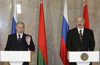 Los presidentes de Rusia y Bielorrusia, Vladimir Putin y Alexander Lukashenko, respectivamente, en rueda de prensa en Moscú