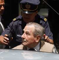 El ex comandante del ejército uruguayo, Gregorio Álvarez, al salir de la corte en Montevideo el pasado día 5