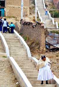 Las empinadas escaleras en las calles de La Paz