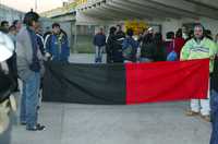 Trabajadores de limpia, durante el paro en el AICM