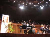 Uri Caine al piano con su Ensemble, la noche del 27 de enero de 2006 festejando el cumpleaños 250 de Mozart en la Sala Nezahualcóyotl