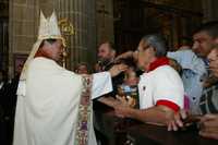 Norberto Rivera tras oficiar ayer en la Catedral Metropolitana