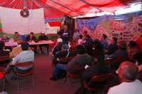 Profesores de la CNTE realizaron una asamblea en el campamento que tienen frente a la sede del ISSSTE