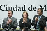 Ramón Aguirre, director general del Sistema de Aguas de la Ciudad de México; Martha Delgado, titular de Medio Ambiente, y Marcelo Ebrard, jefe de Gobierno del DF, durante la presentación del programa