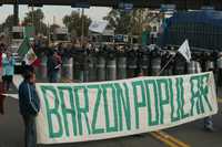 Movilización de barzonistas en la caseta de la carretera México-Querétaro