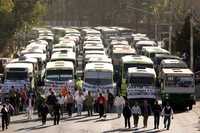Aspecto de la marcha de microbuseros en protesta por la construcción del Metrobús, en Río Churubusco y Eje 5 Sur, el miércoles pasado