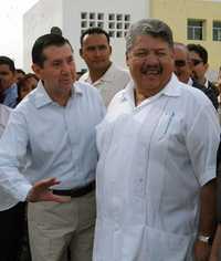 El gobernador Zeferino Torreblanca Galindo y el diputado local priísta Humberto Calvo Memije, uno de los más fuertes aspirantes a la alcaldía de Chilpancingo.