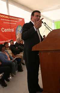 El jefe de Gobierno del Distrito Federal, Marcelo Ebrard, al participar ayer en el Foro Social Mundial 2008