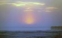 Salida del Sol en la congelada tundra de Barrow, Alaska. Es la primera vez que el astro se alza desde el 19 de noviembre de 2007