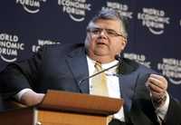 El secretario de Hacienda, Agustín Carstens, pidió durante su participación en el Foro Económico Mundial más representación para México en el Fondo Monetario Internacional (FMI) y el Banco Mundial (BM), en consonancia con el peso de su economía. Dijo que "la representación de los países tiene que ajustarse a su tamaño dentro de la economía mundial. De esa manera se va a lograr una mayor legitimidad y una mayor efectividad en las instituciones" financieras internacionales, consideró