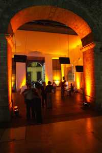 El Centro Cultural del México Contemporáneo, ubicado en parte del ex convento de Santo Domigo, todavía se alquila para fiestas. En la imagen, inauguración de la biblioteca virtual del sitio, en junio de 2007