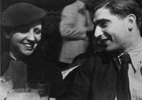 Gerda Taro y Robert Capa en París, en 1936, captados por Fred Stein