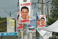 Propaganda electoral tapiza las avenidas Tulum y José López  Portillo, en la ciudad de Cancún, Quintana Roo, a unas horas de la elección intermedia