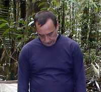Luis Eladio Pérez, uno de los tres ex congresistas colombianos que las FARC están dispuestas a liberar, de acuerdo con un anuncio hecho el fin de semana; la imagen es del 30 de noviembre de 2007 y fue presentada por la guerrilla como prueba de vida del cautivo