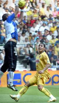 El americanita Salvador Cabañas se encargó de sellar el triunfo al anotar el segundo gol