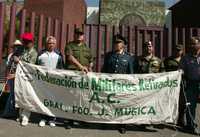 Militares en retiro marcharon ayer del Zócalo a San Lázaro