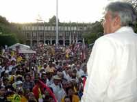 Andrés Manuel López Obrador durante un mitin en el zócalo de Cuernavaca
