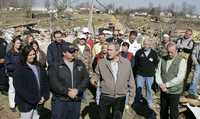El mandatario estadunidense visita Lafayette, Tennessee, donde un tornado dejó enormes daños y muchas víctimas