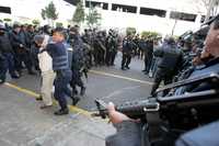 Presuntos integrantes del cártel de Sinaloa, capturados en el Distrito Federal, a su llegada al sector Portales de la policía capitalina