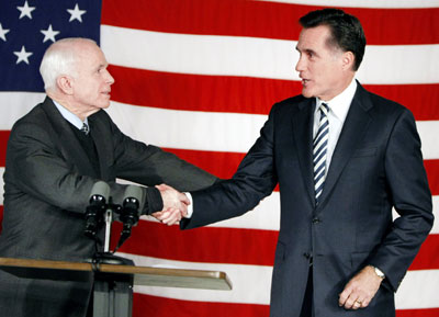 Mitt Romney se une a John McCain