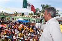 Andrés Manuel López Obrador, en gira por el estado de Guerrero, donde reiteró llamado a la movilización para defender el petróleo